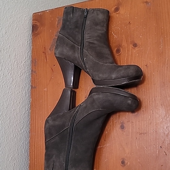 NAYA BREEZE WOMEN'S GRAY SUEDE LEATHER ANKLE BOOTS SIZE 7 - Picture 6 of 10